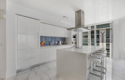 Comprar apartamento en Parque Towers at St. Tropez 5-2308