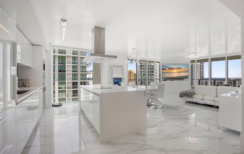 Comprar apartamento en Parque Towers at St. Tropez 5-2308