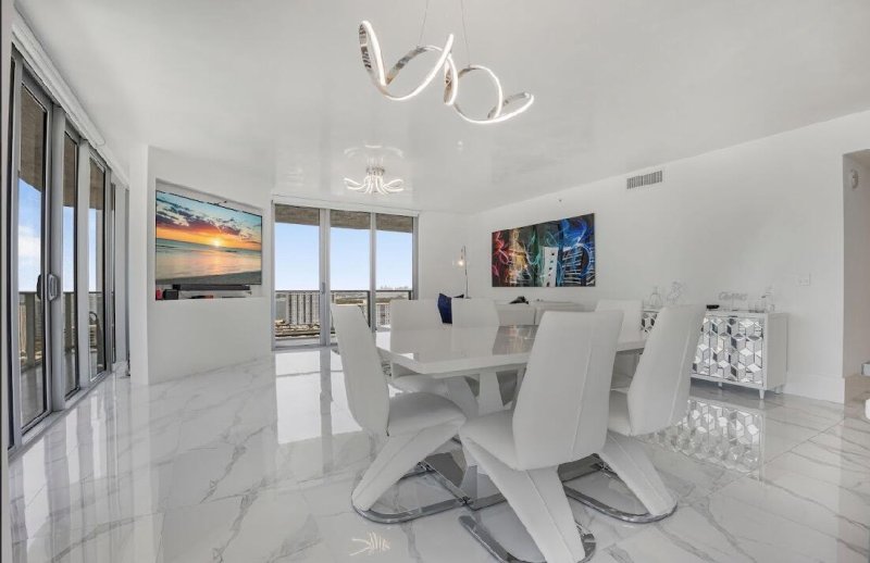 Comprar apartamento en Parque Towers at St. Tropez 5-2308