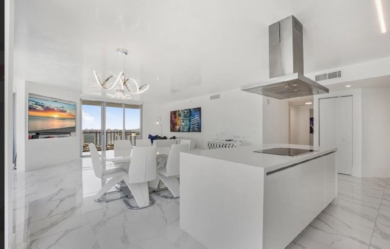 Comprar apartamento en Parque Towers at St. Tropez 5-2308