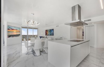 Comprar apartamento en Parque Towers at St. Tropez 5-2308
