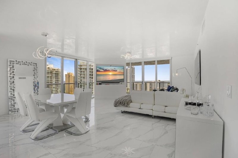 Comprar apartamento en Parque Towers at St. Tropez 5-2308