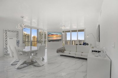 Comprar apartamento en Parque Towers at St. Tropez 5-2308