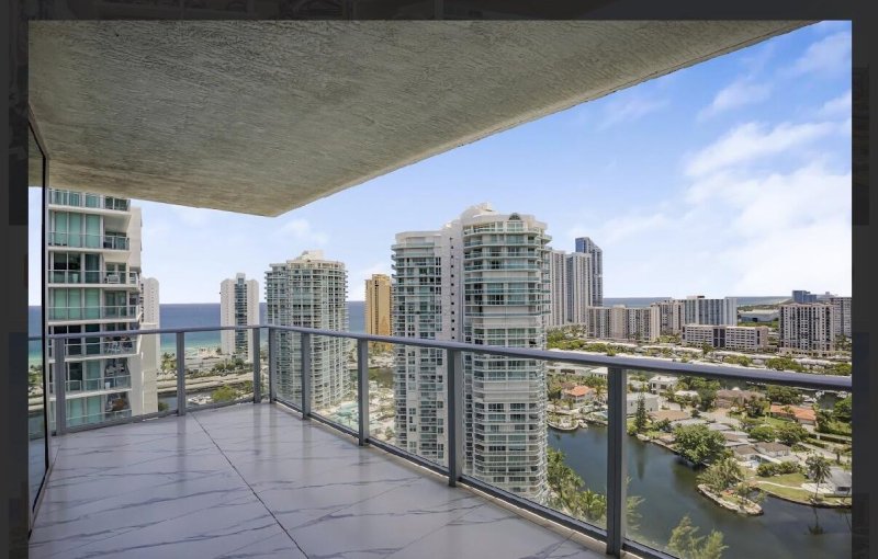 Comprar apartamento en Parque Towers at St. Tropez 5-2308