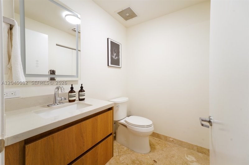 Condo for sale at Midtown Miami 2 H1109