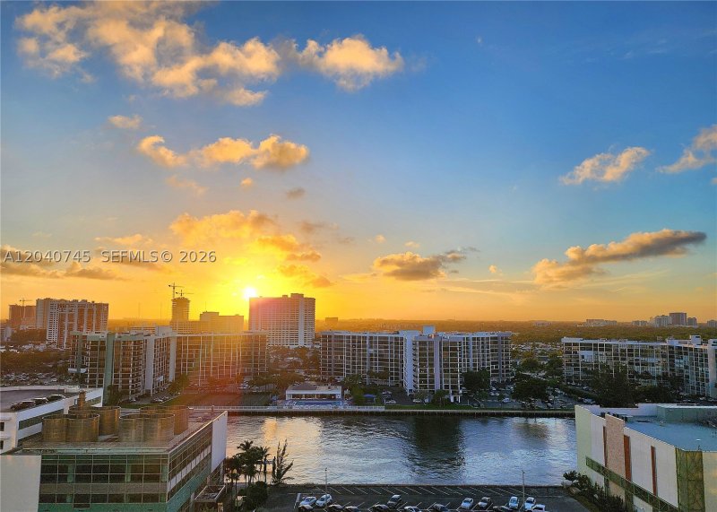 Condo for sale at Alexander Towers PENTHOUSE 15