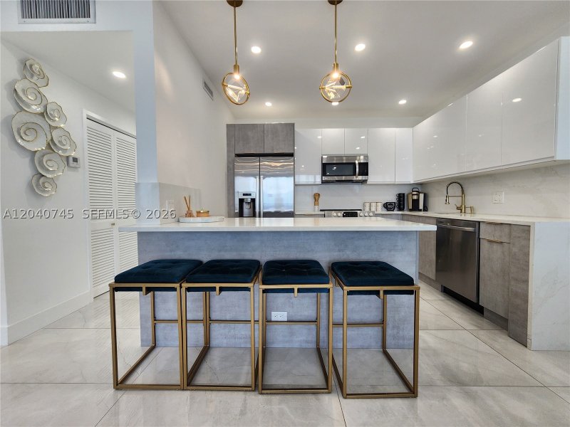 Condo for sale at Alexander Towers PENTHOUSE 15