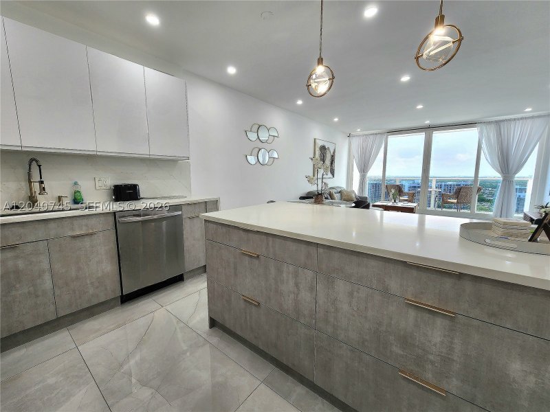Condo for sale at Alexander Towers PENTHOUSE 15