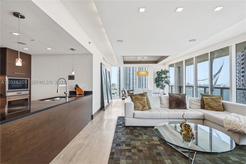 Condo for sale at Icon Brickell Tower I 2101