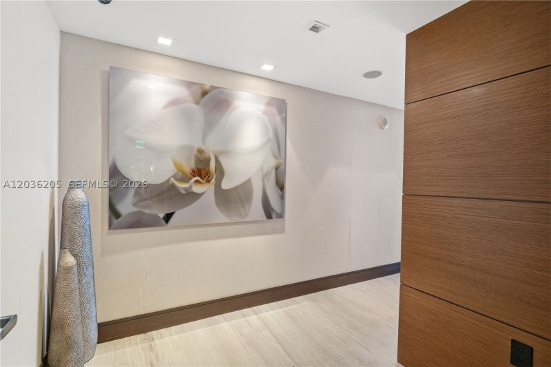 Condo for sale at Icon Brickell Tower I 2101