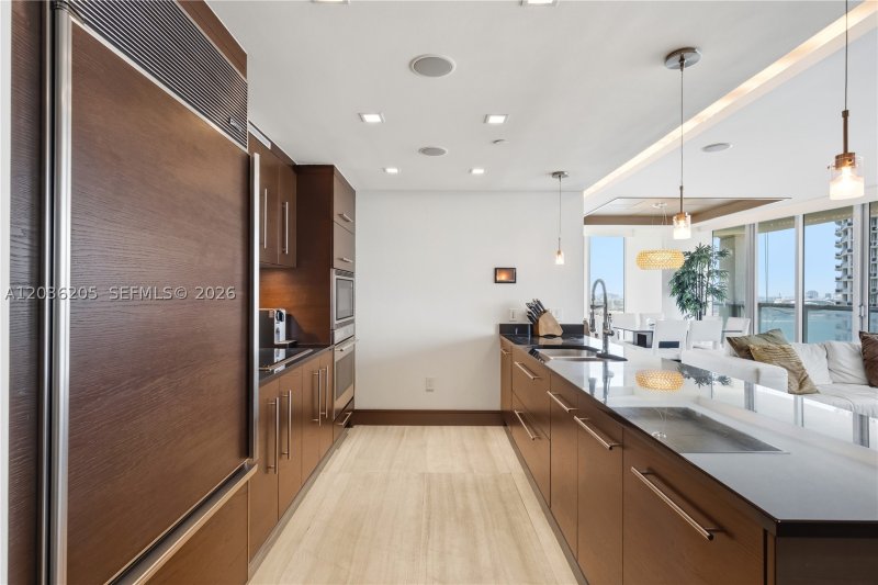 Condo for sale at Icon Brickell Tower I 2101