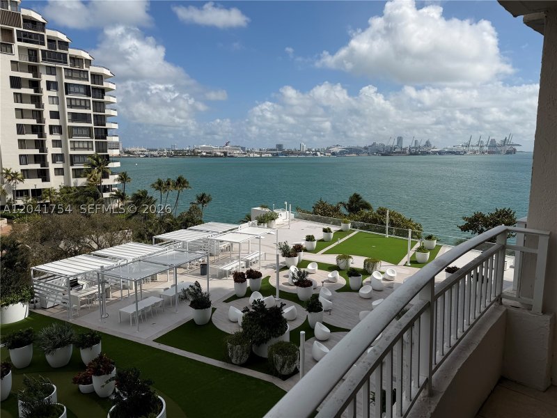 Apartment for rent at Isola Brickell Key 707