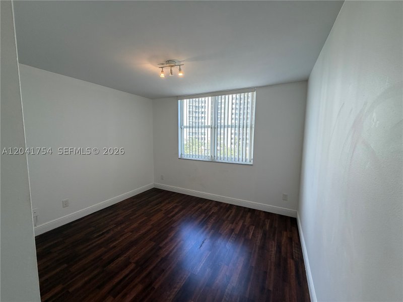 Apartment for rent at Isola Brickell Key 707