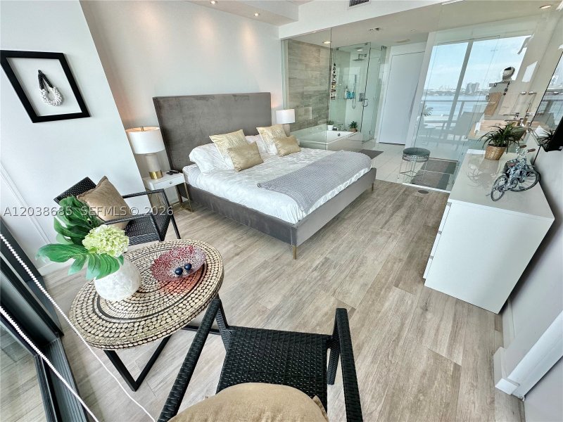 Apartment for rent at Paraiso Bay Miami 1404