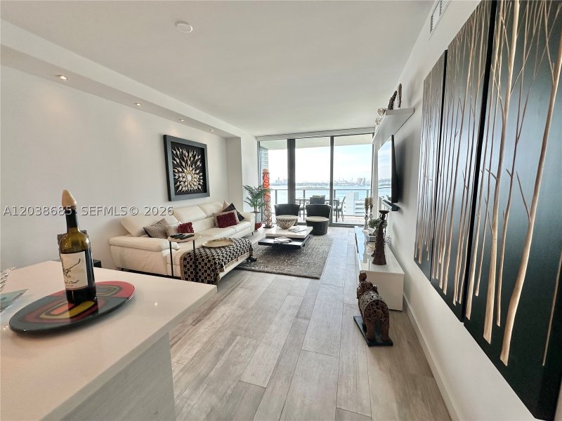 Apartment for rent at Paraiso Bay Miami 1404