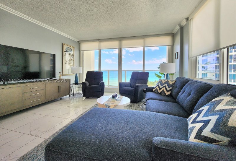 Apartment for rent at Alexander Towers 821