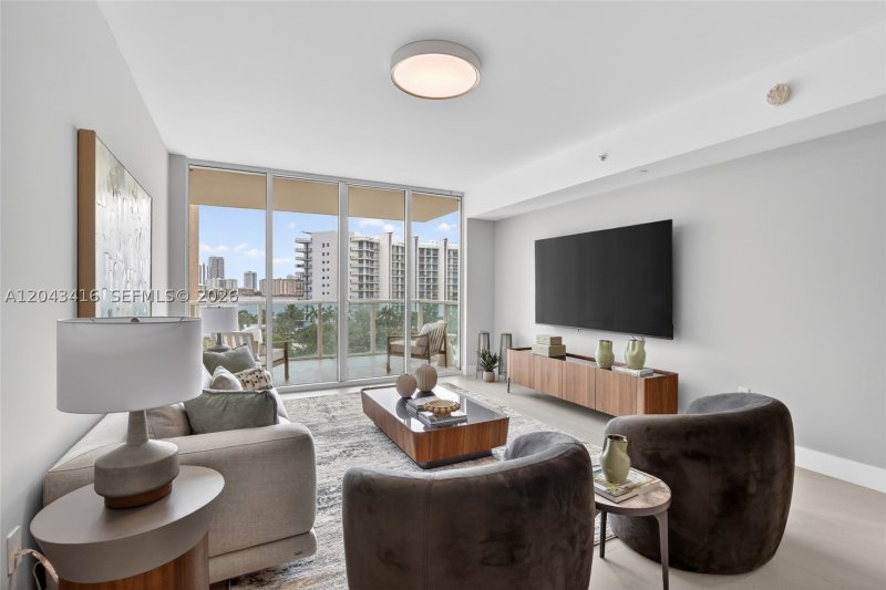 Condo for sale at Aventura Marina II 718