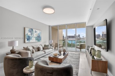 Comprar apartamento en Aventura Marina II 718