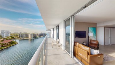 Hyde Beach House Apt #R1004