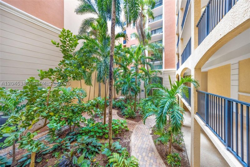 Alquiler de apartamento en Porto Bellagio 2222