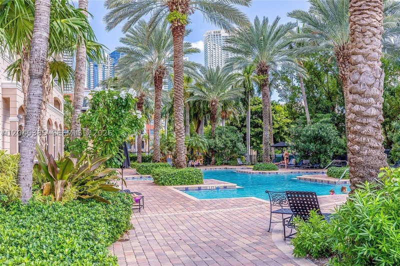 Alquiler de apartamento en Porto Bellagio 2222