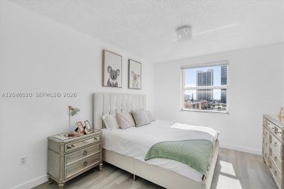 Alquiler de apartamento en Porto Bellagio 1717