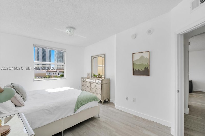 Alquiler de apartamento en Porto Bellagio 1717