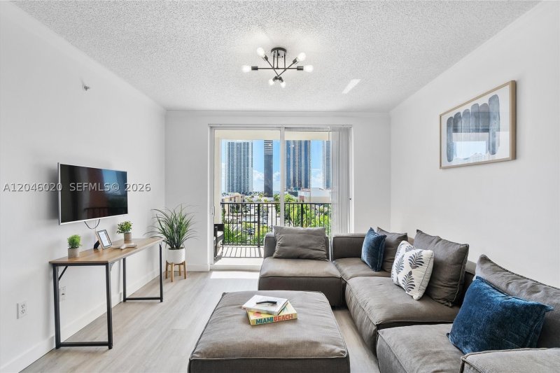 Alquiler de apartamento en Porto Bellagio 1717