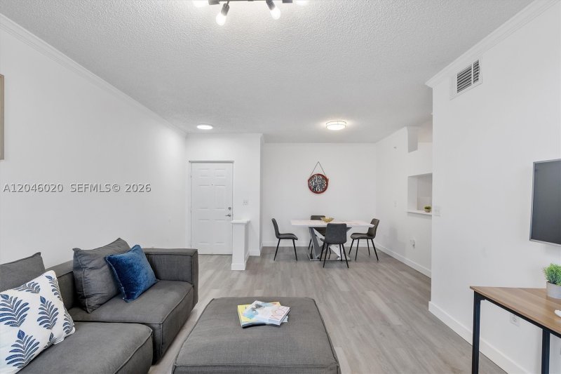 Alquiler de apartamento en Porto Bellagio 1717
