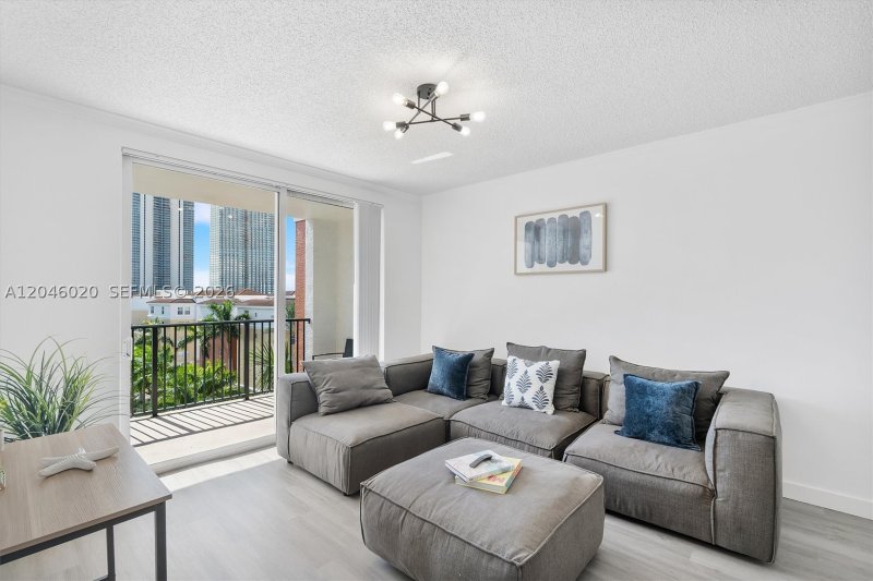 Alquiler de apartamento en Porto Bellagio 1717