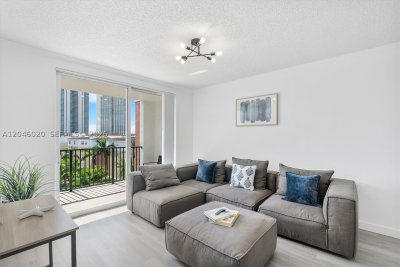 Alquiler de apartamento en Porto Bellagio 1717