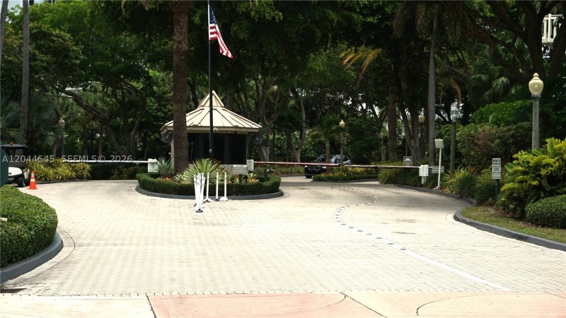 Comprar apartamento en Towers of Key Biscayne B705