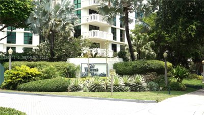 Comprar apartamento en Towers of Key Biscayne B705