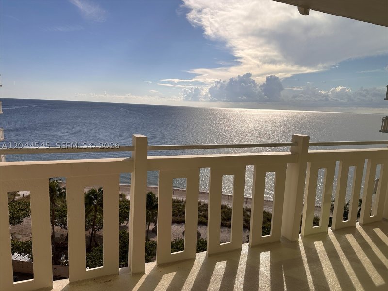 Comprar apartamento en Towers of Key Biscayne B705