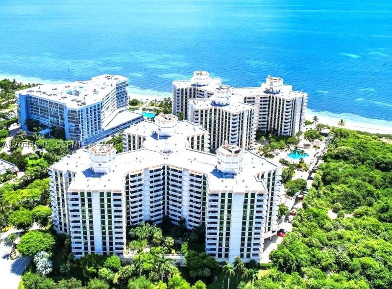 Comprar apartamento en Towers of Key Biscayne B705