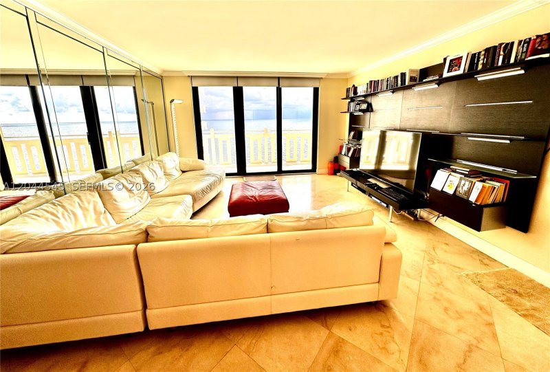 Comprar apartamento en Towers of Key Biscayne B705