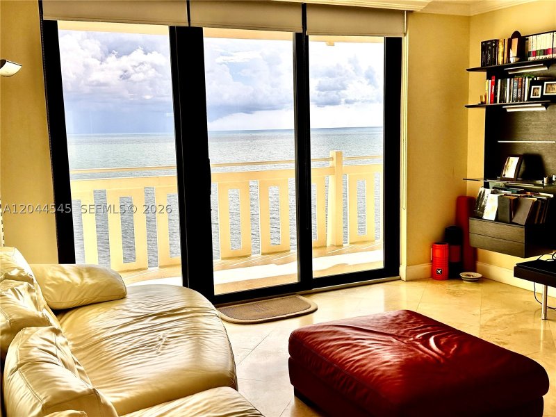 Comprar apartamento en Towers of Key Biscayne B705