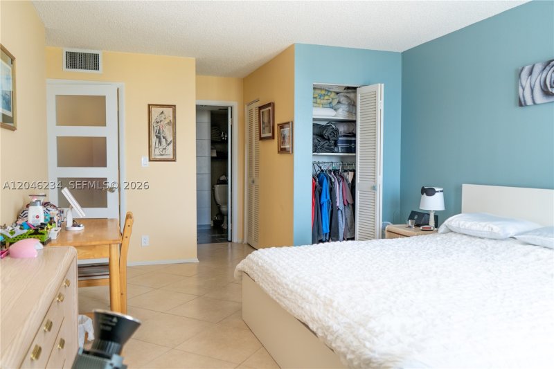 Apartment for rent at Allington Towers 8I
