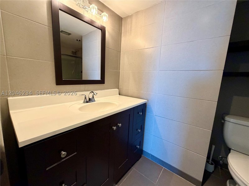 Apartment for rent at Allington Towers 8I