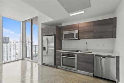 Centro Condo Apt #PH04