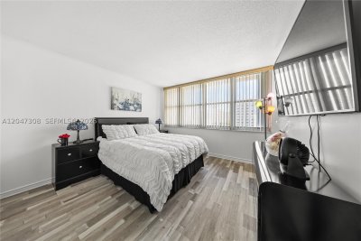 Comprar apartamento no Imperial Towers 914