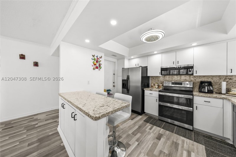 Condo for sale at Imperial Towers 914