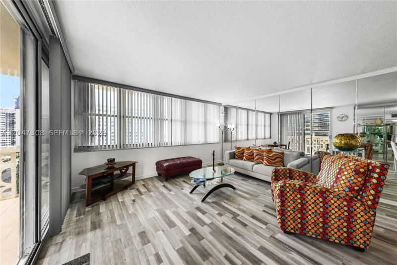 Condo for sale at Imperial Towers 914