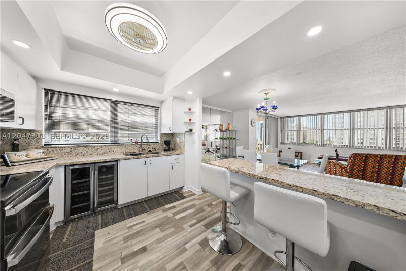 Condo for sale at Imperial Towers 914