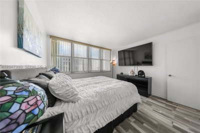 Comprar apartamento no Imperial Towers 914