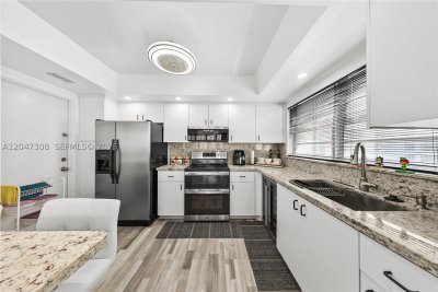 Comprar apartamento no Imperial Towers 914