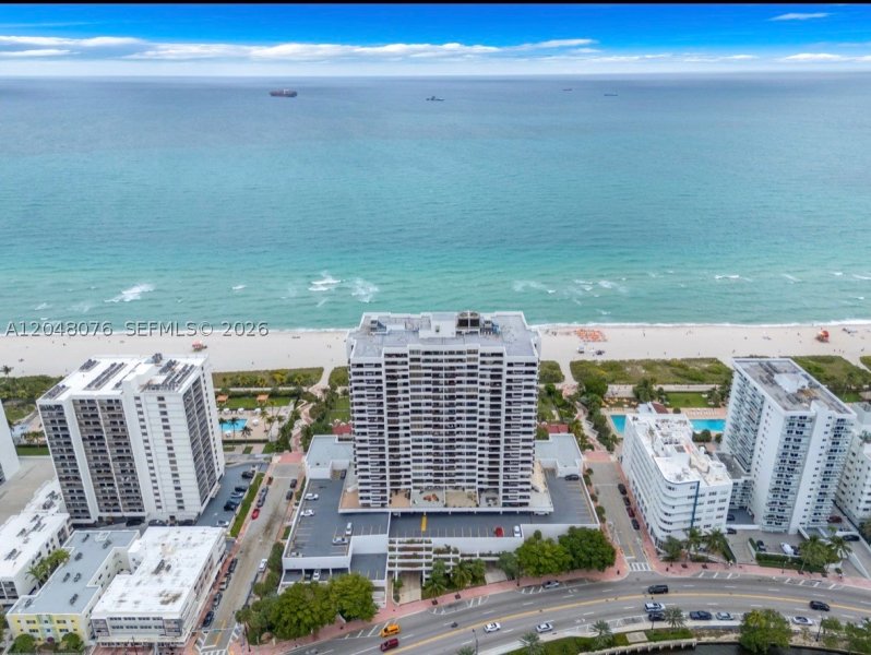 Condo for sale at Club Atlantis 1101