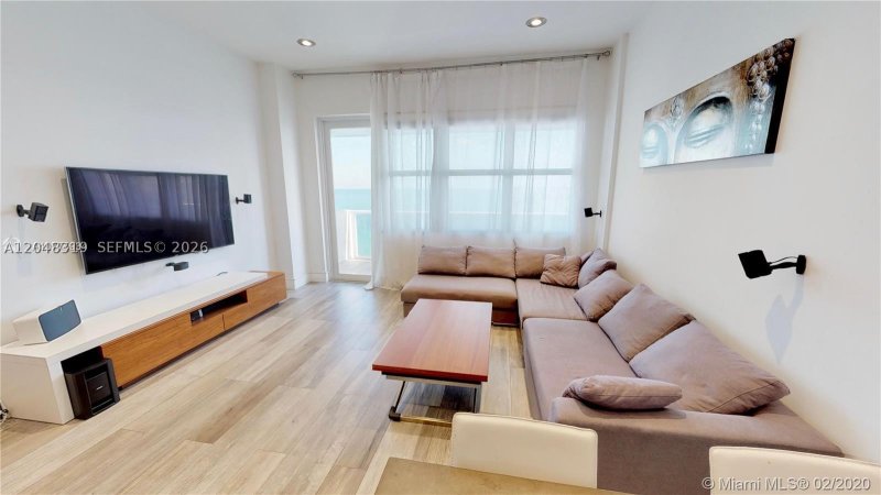 Condo for sale at Sea Air Towers PH14