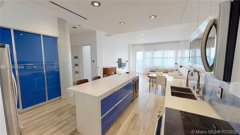 Condo for sale at Sea Air Towers PH14