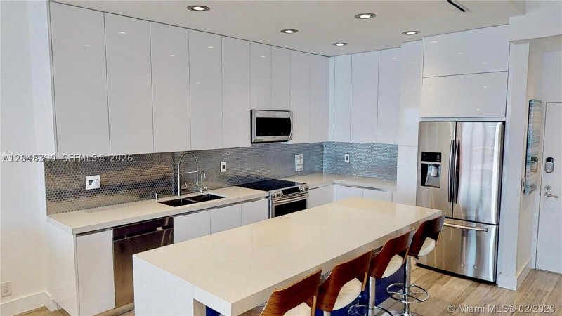Condo for sale at Sea Air Towers PH14